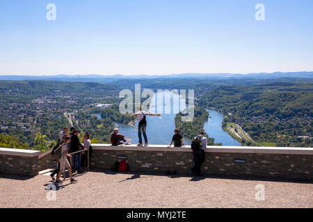 Deutschland, Siebengebirge, Blick vom Drachenfels in Königswinter am Rhein, Blick nach Süden, Insel Nonnenwerth. Deutschland, S Stockfoto