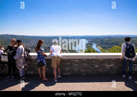 Deutschland, Siebengebirge, Blick vom Drachenfels in Königswinter am Rhein, Blick nach Süden, Insel Nonnenwerth. Deutschland, S Stockfoto