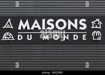 Macon, Frankreich - 27. Mai 2018: Maisons du Monde Logo auf eine Wand. Maisons du Monde ist eine französische Möbel und Inneneinrichtung Firmengründung in Brest 1990 Stockfoto