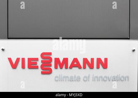 Villefranche, Frankreich - 27. Mai 2018: Viessmann Logo auf eine Wand. Die Viessmann Unternehmensgruppe ist ein internationaler Hersteller von Heizung, Industrie, Stockfoto
