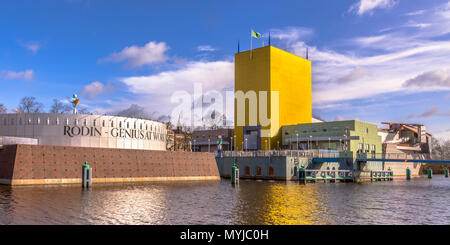 GRONINGEN, Niederlande, 17. MÄRZ 2017: Groningen Museum postmoderne Architektur Weitwinkel panorama auf sonniger Frühlingstag Stockfoto