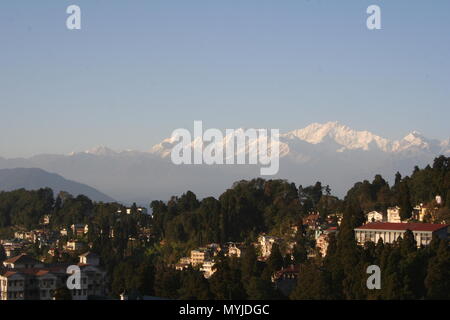 Schneebedeckten Mount Kangchenjunga, Himalaja, von Darjeeling, Indien Stockfoto