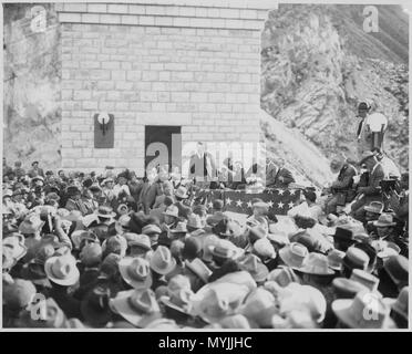 Engagement Zeremonien von Roosevelt Dam (Arizona Territory), Colonel Roosevelt sprechen, 18. März 1911. Durch Lubkin - Stockfoto