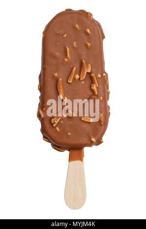 Schokolade Eis auf einem Stick mit Mandeln, Eis Eis Sommer auf weißem Hintergrund Stockfoto