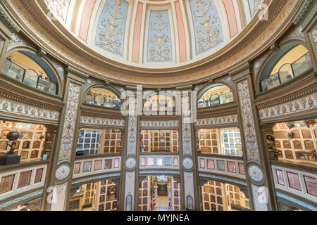 San Francisco, Kalifornien - 5. Juni 2018: das Innere von San Francisco Columbarium. Stockfoto