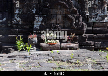 Angkor Kambodscha, Blick auf Angebote vor Carving am Preah Neak Pean Tempel Stockfoto