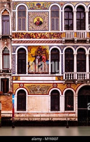 Der Palazzo Barbarigo auf dem Canal Grande, Venedig, Italien Stockfoto