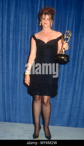 PASADENA, Ca - 25. August: Schauspielerin Kirstie Alley besucht die 43. jährlichen Primetime Emmy Awards am 25. August 1991 in Pasadena Civic Auditorium in Pasadena, Kalifornien. Foto von Barry King/Alamy Stock Foto Stockfoto