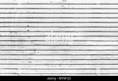 Weiße Wand aus Wellblech, frontale Hintergrund Foto Textur Stockfoto