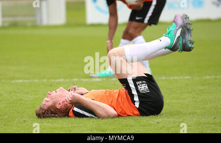 Damian Lewis während des England Team Training für Fußball Hilfe für UNICEF an Motspur Parks, London. Stockfoto