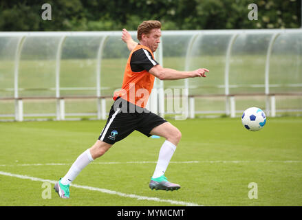 Damian Lewis während des England Team Training für Fußball Hilfe für UNICEF an Motspur Parks, London. Stockfoto