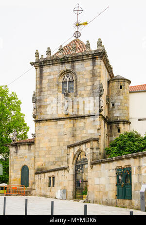 Die Kirche von Sao Joao do Souto (links) und die Kapelle der Coimbras (rechts), Braga, Portugal Stockfoto