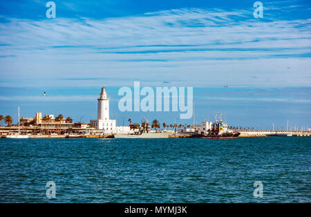 Der Hafen von Malaga ist ein internationaler Seehafen in der Stadt Malaga in Südspanien an der Costa del Sol Küste des Mittelmeers. Stockfoto