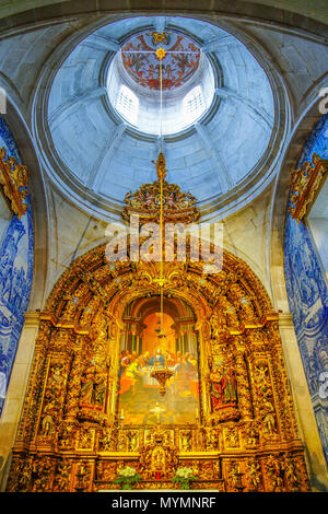 Farbenfrohes Interieur der Misericordia Kirche in Viana do Castelo, Portugal. Stockfoto