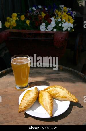 Kibinai, traditionelle litauische Essen, Gebäck gefüllt mit Hammelfleisch und Zwiebel, beliebt bei Karaite ethnische Minderheit in Trakai, Litauen Stockfoto