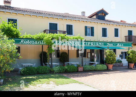 Locanda Cipriani Restaurant und Gasthaus Fassade, Torcello, Insel, Venedig, Venetien, Italien. Stockfoto