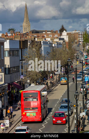 Großbritannien, England, Surrey, Surbiton Victoria Road red Bus Stockfoto