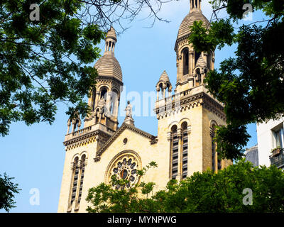 Die St. Anna Kirche in der Rue de Tolbiac - Paris, Frankreich Stockfoto