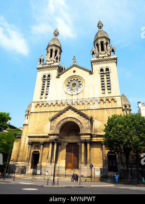 Die St. Anna Kirche in der Rue de Tolbiac - Paris, Frankreich Stockfoto