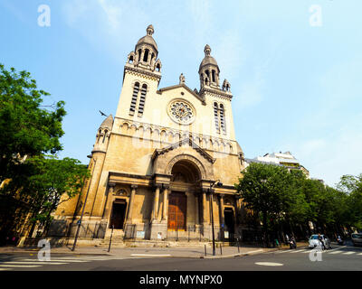 Die St. Anna Kirche in der Rue de Tolbiac - Paris, Frankreich Stockfoto