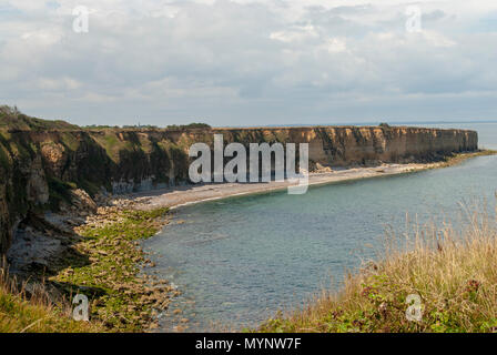 Sicht auf die Klippen von der US Rangers auf D skaliert - Tag der Deutschen Geschützstellungen, Pointe du Hoc, Normany, Frankreich Stockfoto