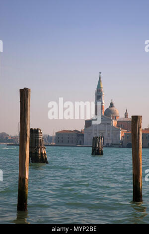 Chiesa di San Giorgio Maggiore von der Fondamenta Zattere gesehen ai Saloni, Dorsoduro Venedig, Italien, über die Canal della Giudecca Stockfoto