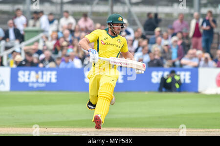 Aaron Finch von Australien nimmt einen Durchlauf während des 50 über Cricket Tour Match zwischen Sussex und Australien an der 1. zentralen County Boden in Hove. 07. Juni 2018 Stockfoto