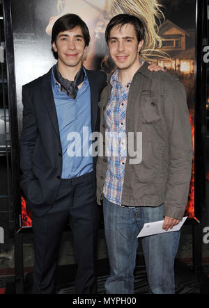 Justin lang und Bruder Christian - mich Ziehen an der Chinese Theatre in Los Angeles. 06 LongJustin Christian 06 Veranstaltung in Hollywood Leben - Kalifornien, Red Carpet Event, USA, Filmindustrie, Prominente, Fotografie, Bestof, Kunst, Kultur und Unterhaltung, prominente Mode, Besten, Hollywood Leben, Event in Hollywood Leben - Kalifornien, Roter Teppich und backstage, Musik Prominente, Topix, Paar, Familie (Mann und Frau) und Kids - Kinder, Brüder und Schwestern anfrage tsuni@Gamma-USA.com, Kredit Tsuni/USA, 2006 bis 2009 die Hölle Premiere Stockfoto