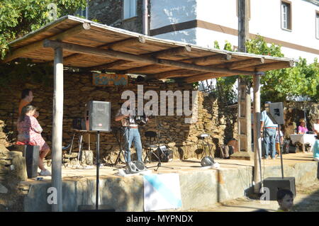 Allein der Akkordeon an der Partei Der Dudelsack im Quinta De Cancelada. August 20, 2016. Quinta De Cancelada Lugo Galizien Spanien. Stockfoto