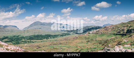 Die malerischen Straßen von Molls Gap, ein Pass auf der N71 von Kenmare in Killarney im County Kerry, Irland Stockfoto