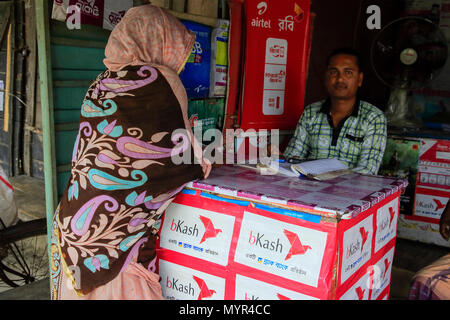 Eine mobile Banking Store unter Burigoalini Bazar. Shyamnagar, Satkhira, Bangladesch Stockfoto