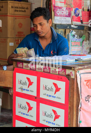 Eine mobile Banking Store unter Burigoalini Bazar. Shyamnagar, Satkhira, Bangladesch Stockfoto