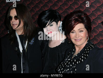 Familie - Ozzy Osbourne, Kelly und Sharon - Spike TV Scream Awards 2008 im Griechischen Theater in Los Angeles. 11 Osbourne Ozzy Kelly Sharon 11 Veranstaltung in Hollywood Leben - Kalifornien, Red Carpet Event, USA, Filmindustrie, Prominente, Fotografie, Bestof, Kunst, Kultur und Unterhaltung, prominente Mode, Besten, Hollywood Leben, Event in Hollywood Leben - Kalifornien, Roter Teppich und backstage, Musik Prominente, Topix, Paar, Familie (Mann und Frau) und Kids - Kinder, Brüder und Schwestern anfrage tsuni@Gamma-USA.com, Kredit Tsuni/USA, 2006 bis 2009 Stockfoto