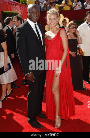 Seal und Heidi Klum Ankunft auf der 58 Emmys Awards im Shrine Auditorium in Los Angeles. 27. August 2006.12 KlumHeidi Seal 023 Veranstaltung in Hollywood Leben - Kalifornien, Red Carpet Event, USA, Filmindustrie, Prominente, Fotografie, Bestof, Kunst, Kultur und Unterhaltung, prominente Mode, Besten, Hollywood Leben, Event in Hollywood Leben - Kalifornien, Roter Teppich und backstage, Musik Prominente, Topix, Paar, Familie (Mann und Frau) und Kids - Kinder, Brüder und Schwestern anfrage tsuni@Gamma-USA.com, Kredit Tsuni/USA, 2006 bis 2009 Stockfoto