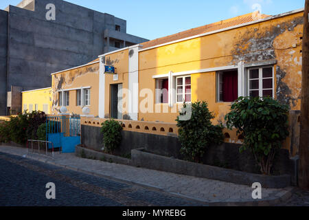 Schule Gebäude nach Jose Lopes da Silva Ponta do Sol, KAP VERDE - 08 Dezember, 2015 benannt Stockfoto