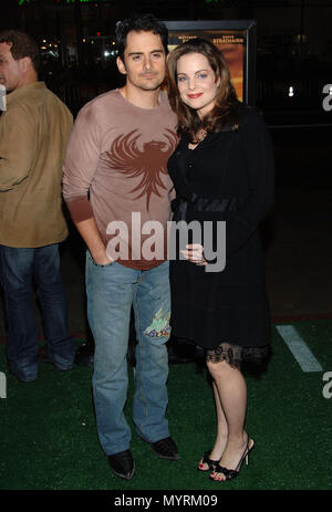 Kimberly Williams-Paisley und Ehemann Brad Paisley Ankunft auf dem Wir sind Marschall Premiere auf der Chinese Theatre in Los Angeles. in voller Länge Lächeln 12 Williams-Paisley Kimb Ereignis in Hollywood Leben - Kalifornien, Red Carpet Event, USA, Filmindustrie, Prominente, Fotografie, Bestof, Kunst, Kultur und Unterhaltung, prominente Mode, Besten, Hollywood Leben, Event in Hollywood Leben - Kalifornien, Roter Teppich und backstage, Musik Prominente, Topix, Paar, Familie (Mann und Frau) und Kids - Kinder, Brüder und Schwestern anfrage tsuni@Gamma-USA.com, Kredit Tsuni/USA, 2006 bis 2009 Stockfoto