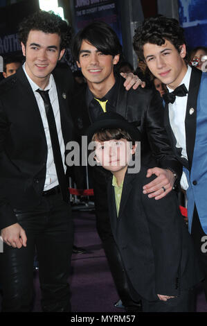 Joe Frankie Kevin Nick Jonas - Jonas Brothers - Das 3D-Konzert Premiere am El Capitan Theatre in Los Angeles. 13 JonasKevin Joe Frankie Nick 13 Veranstaltung in Hollywood Leben - Kalifornien, Red Carpet Event, USA, Filmindustrie, Prominente, Fotografie, Bestof, Kunst, Kultur und Unterhaltung, prominente Mode, Besten, Hollywood Leben, Event in Hollywood Leben - Kalifornien, Roter Teppich und backstage, Musik Prominente, Topix, Paar, Familie (Mann und Frau) und Kids - Kinder, Brüder und Schwestern anfrage tsuni@Gamma-USA.com, Kredit Tsuni/USA, 2006 bis 2009 Stockfoto