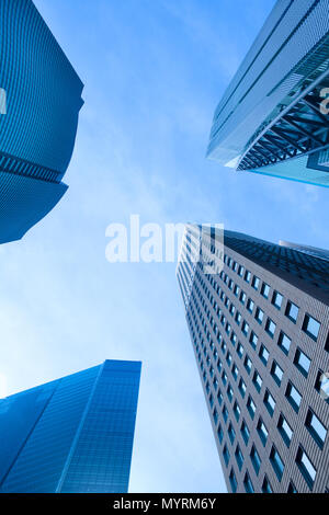 Wolkenkratzer in der Gegend Shiodome, Shimbashi, Tokio, Region Kanto, Honshu, Japan Stockfoto