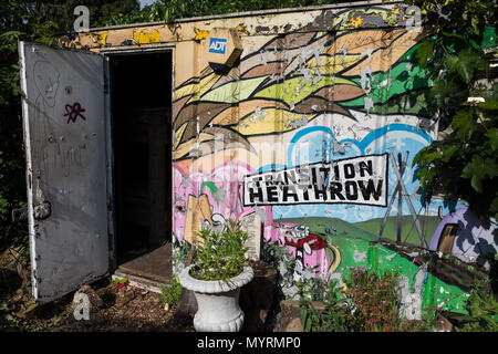 Sipson, UK. 5. Juni 2018. Wachsen Heathrow ist ein Off-grid-Gemeinschaft Raum dazu beitragen, die Erweiterung des Flughafens Heathrow Dörfer kämpfen. Stockfoto