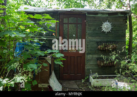 Sipson, UK. 5. Juni 2018. Wachsen Heathrow ist ein Off-grid-Gemeinschaft Raum dazu beitragen, die Erweiterung des Flughafens Heathrow Dörfer kämpfen. Stockfoto