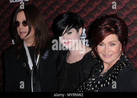 Ozzy Osbourne, Tochter Kelly und Frau Sharon - Spike TV Scream Awards 2008 im Griechischen Theater in Los Angeles. 17 Osbourne Ozzy Kelly Sharon 17 Veranstaltung in Hollywood Leben - Kalifornien, Red Carpet Event, USA, Filmindustrie, Prominente, Fotografie, Bestof, Kunst, Kultur und Unterhaltung, prominente Mode, Besten, Hollywood Leben, Event in Hollywood Leben - Kalifornien, Roter Teppich und backstage, Musik Prominente, Topix, Paar, Familie (Mann und Frau) und Kids - Kinder, Brüder und Schwestern anfrage tsuni@Gamma-USA.com, Kredit Tsuni/USA, 2006 bis 2009 Stockfoto