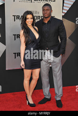 Kim Kardashian und Reggie Bush - Transformers - Die Rache Premiere auf dem Westwood Village Theater in Los Angeles. 26 KardashianKim BushReggis 26 Event in Hollywood Leben - Kalifornien, Red Carpet Event, USA, Filmindustrie, Prominente, Fotografie, Bestof, Kunst, Kultur und Unterhaltung, prominente Mode, Besten, Hollywood Leben, Event in Hollywood Leben - Kalifornien, Roter Teppich und backstage, Musik Prominente, Topix, Paar, Familie (Mann und Frau) und Kids - Kinder, Brüder und Schwestern anfrage tsuni@Gamma-USA.com, Kredit Tsuni/USA, 2006 bis 2009 Stockfoto