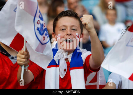 Leeds, Großbritannien. 7 Jun, 2018. England Fans vor dem Internationalen Freundschaftsspiel zwischen England und Costa Rica an der Elland Road am 7. Juni 2018 in Leeds, England. (Foto von Daniel Chesterton/phcimages) Credit: PHC Images/Alamy leben Nachrichten Stockfoto