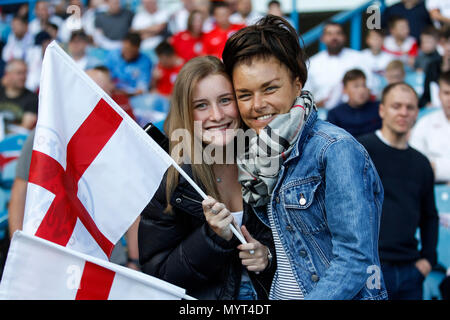 Leeds, Großbritannien. 7 Jun, 2018. England Fans vor dem Internationalen Freundschaftsspiel zwischen England und Costa Rica an der Elland Road am 7. Juni 2018 in Leeds, England. (Foto von Daniel Chesterton/phcimages) Credit: PHC Images/Alamy leben Nachrichten Stockfoto