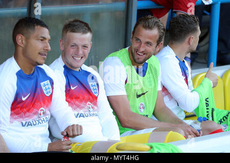 Leeds, Großbritannien. 7. Juni 2018. Jordan Pickford Harry Kane GBB7834 England v Costa Rica, 07.06.2018, Stadion Elland Road, Leeds, England streng redaktionelle Verwendung. Wenn der Spieler/Spieler in diesem Bild dargestellt ist/Spielen für einen englischen Club oder das England National Team. Dann ist dieses Bild darf nur für redaktionelle Zwecke verwendet werden. Keine kommerzielle Nutzung. Folgende Verwendungen sind auch dann eingeschränkt, wenn in einem redaktionellen Kontext: Verwendung in Verbindung mit oder als Teil eines nicht autorisierten Audio-, Video-, Daten-, Spielpläne, Verein/liga Logos, Wette Credit: Allstar Bildarchiv/Alamy leben Nachrichten Stockfoto