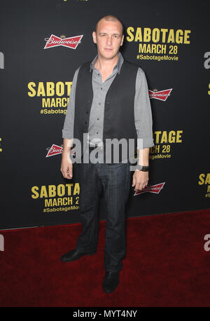 *** Foto *** Schauspieler Alan O'Neill hat sich Hollywood, CA - 19. März: Alan O'Neills Teilnahme an abotage' - Los Angeles Premiere am Regal Cinemas L.A. übergeben Live Kalifornien am 19. März 2014. Credit: Faye Sadou/MediaPunch Stockfoto