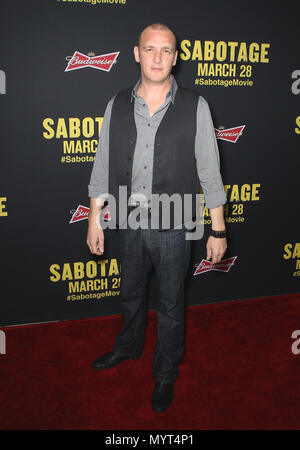 *** Foto *** Schauspieler Alan O'Neill hat sich Hollywood, CA - 19. März: Alan O'Neills Teilnahme an abotage' - Los Angeles Premiere am Regal Cinemas L.A. übergeben Live Kalifornien am 19. März 2014. Credit: Faye Sadou/MediaPunch Stockfoto