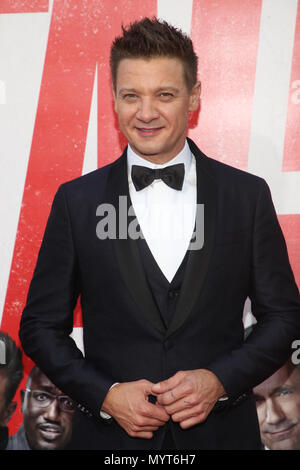 Los Angeles, Ca, USA. 7. Juni 2018. Jeremy Renner bei der Weltpremiere des Tag im Regency Dorf Theater in Los Angeles, Kalifornien am 7. Juni 2018. Credit: Faye Sadou/Medien Punch/Alamy leben Nachrichten Stockfoto