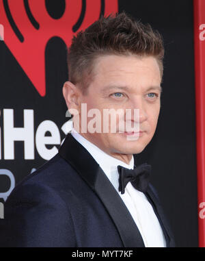 Los Angeles, USA. 7. Juni 2018. Schauspieler Jeremy Renner nimmt an Warner Bros. und New Line Cinema die Weltpremiere von "Tag" am 7. Juni 2018 im Regency Dorf Theater in Los Angeles, Kalifornien. Foto von Barry King/Alamy leben Nachrichten Stockfoto