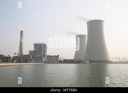 Peking, China. 3. Juli 2017. Foto am Juli 3, 2017 zeigt die Location Kohlekraftwerk in Location im Osten der pakistanischen Provinz Punjab gefeuert. Credit: Liu Tian/Xinhua/Alamy leben Nachrichten Stockfoto